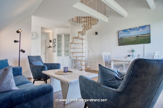 Wohnzimmer Ferienwohnung "Meeresleuchten" mit Treppe zur 2. Ebene