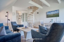 Wohnzimmer Ferienwohnung "Meeresleuchten" mit Treppe zur 2. Ebene
