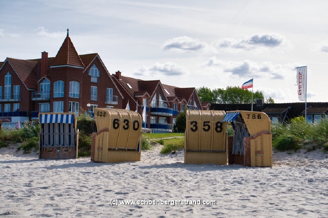 Blick vom Strand auf das Appartementhaus