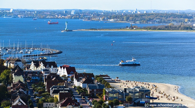 Laboe mit Hafen und Schwimmhalle