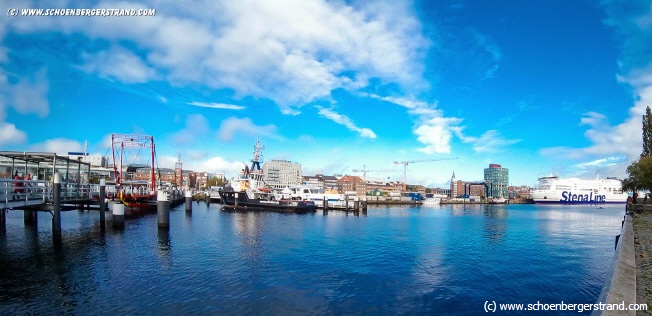 Blick in den Kieler Hafen von der Hörn Brücke