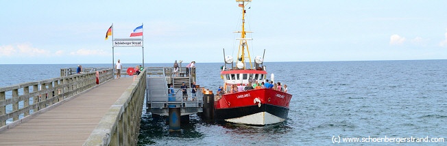 Das Motorschiff MS Langeland I an der Schönberger Seebrücke