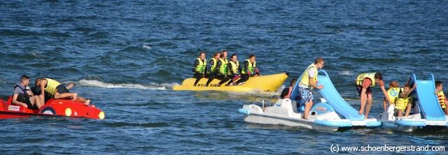 Banane fahren auf der Ostsee am Schönberger Strand