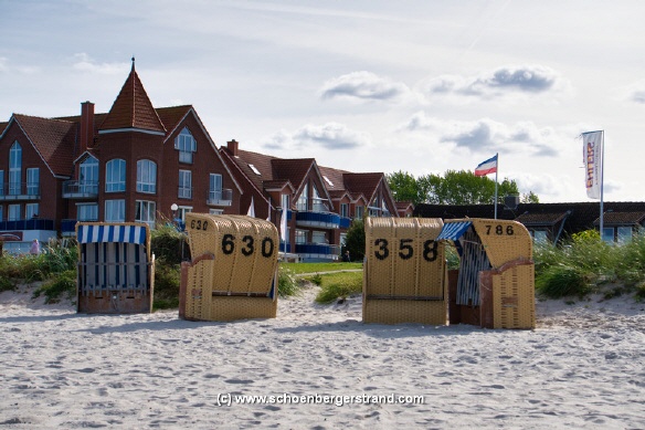 Blick vom Strand auf das Appartementhaus