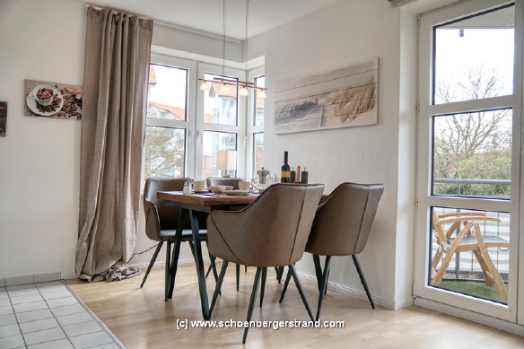 Esstisch Ferienwohnung Kleine Auszeit