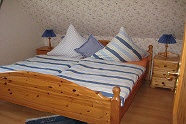 Schlafzimmer mit Doppelbett