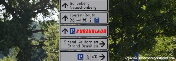 Straßenschild mit Kurzurlaub
