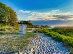 Uferbereich mit Strandkorb