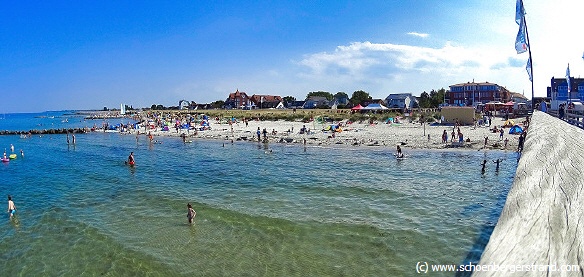 Blick von der Seebrücke auf den Strand