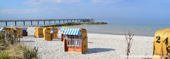 Strandkörbe an der Seebrücke