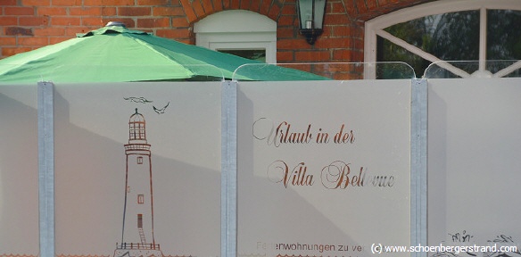 Terrasse mit Verglasung als Sichtschutz